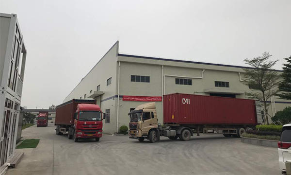 Containers loading at SOEASY factory for export